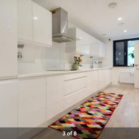 London Holiday Home Newly Refurbished - Entire 4 Bedroom Private House With Kitchen, Living Room & Private Garden - 1 Cape House London, Within 30 Mins From Central London, London Bridge & Canary Wharf 外观 照片