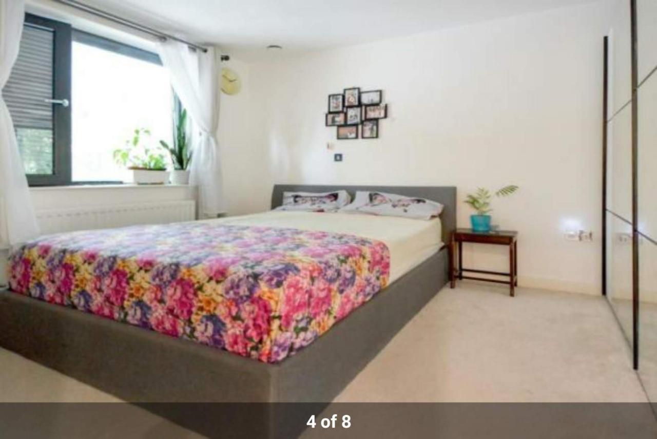 London Holiday Home Newly Refurbished - Entire 4 Bedroom Private House With Kitchen, Living Room & Private Garden - 1 Cape House London, Within 30 Mins From Central London, London Bridge & Canary Wharf 外观 照片