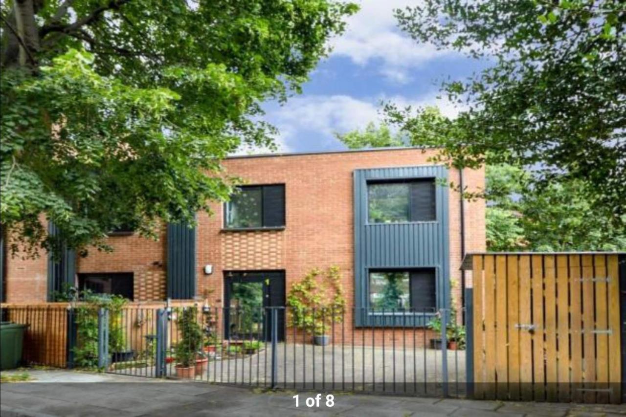 London Holiday Home Newly Refurbished - Entire 4 Bedroom Private House With Kitchen, Living Room & Private Garden - 1 Cape House London, Within 30 Mins From Central London, London Bridge & Canary Wharf 外观 照片